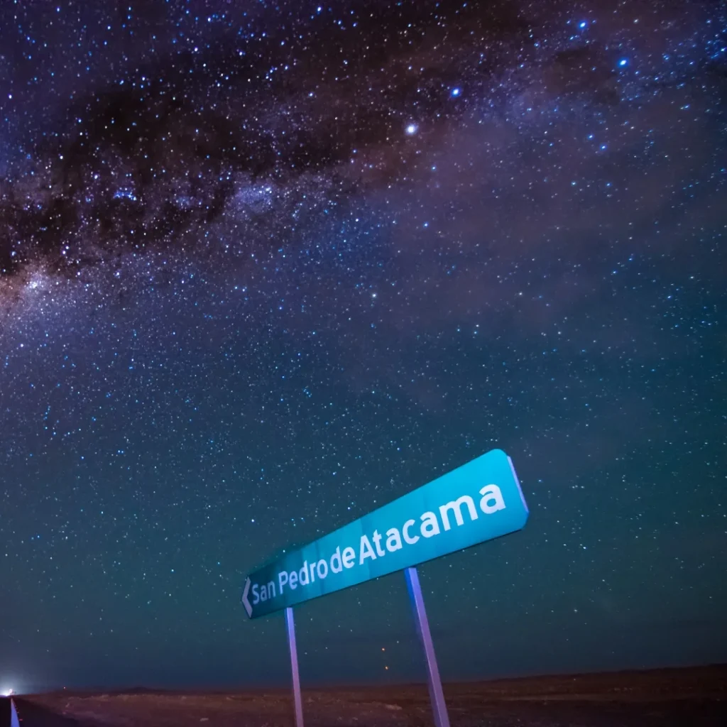 Cielo nocturno despejado sobre el Valle del Elqui