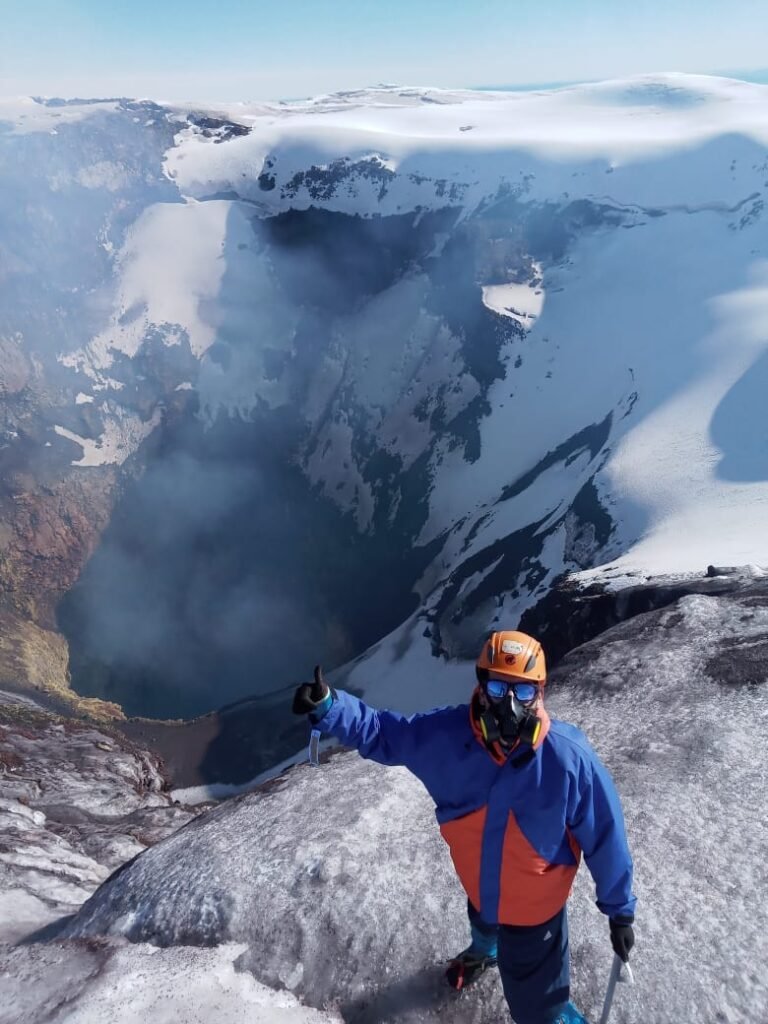 Ascenso guiado al cráter del Volcán Villarrica en Pucón