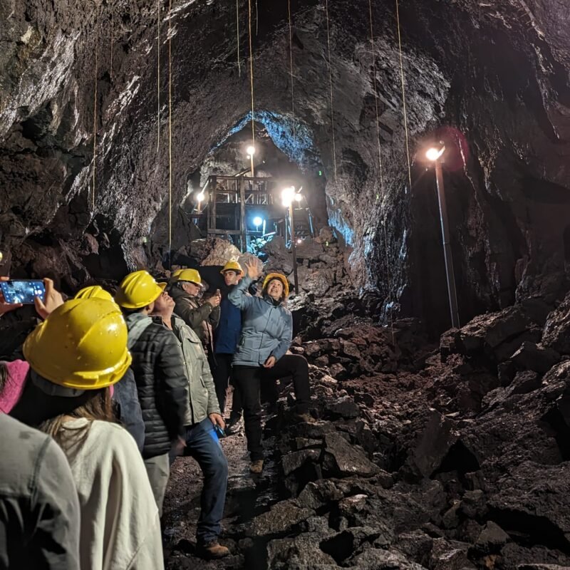 Cuevas Volcánicas en el Volcán Villarrica - Tour
