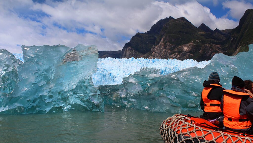 Icebergs desprendidos del Glaciar San Rafael en la Carretera Austral