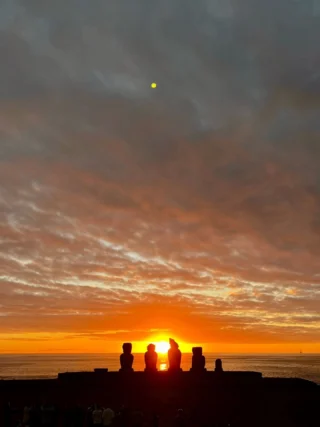 Nada mejor que viajar en buenas manos ☺️
Un viaje no siempre son solo vacaciones… Muchas veces es un sueño por cumplir, una meta personal 💪🏻
Por eso, vivir una buena experiencia no es un detalle: es fundamental.En cada viaje, ponemos el mismo cuidado como si fuera el nuestro. Porque sabemos que cuando todo sale bien, los recuerdos duran para siempre ❤️Nuestro destinos:📍 Salar de Uyuni Vía San Pedro: 1 opción única📍 Rapa Nui: 4 opciones increíbles📍 Torres del Paine: 7 opciones espectaculares📍 Huilo Huilo y Termas Geométricas: 3 opciones relajantes📍 Carretera Austral: 4 opciones de aventura📍 San Pedro de Atacama: 4 opciones inolvidables📍 Tierra del Fuego: 3 opciones fascinantes📍 Puerto Varas + Chiloé: 4 alternativas maravillosas📍 Valle del Elqui, La Serena e Isla Damas: 3 increíbles programas📍 Pucón, Villarrica y Alrrededores: 4 opciones de aventura📍 Melipeuco, Sollipulli, Sierra Nevada y Conguillio: 1 épica odisea📍Región Del Maule: 6 alternativas Primavera, Verano, invierno💳 Formas de Pago:- WebPay.cl / Tarjeta de Crédito o Débito- Transferencia Bancaria- Crédito Directo¡Comenta o mándanos un DM para más información y escoge el programa que mejor se adapte a tus sueños de viaje! 🌟📩También puedes llamarnos para recibir asesoramiento personalizado en línea. 📞💬Consultas, reservas y más:🌐 Sitio web: www.elracoexperience.com📧 Correo: reservaselracoexperience@gmail.com📱 WhatsApp: +56978296739🇨🇱 Sernatur registro: 69766No olvides revisar nuestras historias destacadas y nuestro feed para más inspiración. 😎 Gracias a todos los viajeros por compartir sus fotos, videos y comentarios sobre sus experiencias con nosotros. 💖¡Viajar en buenas manos se nota! ¡Únete a la aventura segura con nosotros! 🌍✈️#rapanui🗿 #Isladepascua #Laserena #Torresdelpaine #Carreteraaustral #termasgeometricas #Huilohuilo #Pucon #carreteraaustral #Puertovaras #treking #maule #Uyuni #Sanpedrodeatacama