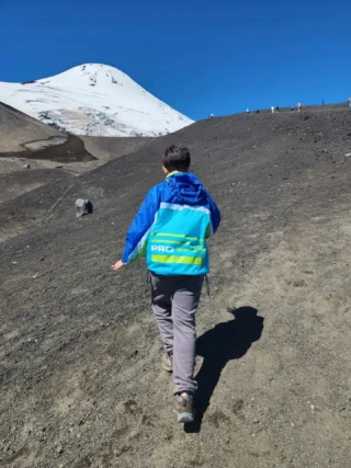 Un viaje no siempre son solo vacaciones… Muchas veces es un sueño por cumplir, una meta personal 💪🏻En cada viaje, ponemos el mismo cuidado como si fuera el nuestro. Porque sabemos que cuando todo sale bien, los recuerdos duran para siempre ❤️Por eso, vivir una buena experiencia no es un detalle: es fundamental. Y nada mejor que viajar en buenas manos ☺️Nuestro destinos:📍 Salar de Uyuni Vía San Pedro: 1 opción única📍 Rapa Nui: 4 opciones increíbles📍 Torres del Paine: 7 opciones espectaculares📍 Huilo Huilo y Termas Geométricas: 3 opciones relajantes📍 Carretera Austral: 4 opciones de aventura📍 San Pedro de Atacama: 4 opciones inolvidables📍 Tierra del Fuego: 3 opciones fascinantes📍 Puerto Varas + Chiloé: 4 alternativas maravillosas📍 Valle del Elqui, La Serena e Isla Damas: 3 increíbles programas📍 Pucón, Villarrica y Alrrededores: 4 opciones de aventura📍 Melipeuco, Sollipulli, Sierra Nevada y Conguillio: 1 épica odisea📍Región Del Maule: 6 alternativas Primavera, Verano, invierno💳 Formas de Pago:- WebPay.cl / Tarjeta de Crédito o Débito- Transferencia Bancaria- Crédito Directo¡Comenta o mándanos un DM para más información y escoge el programa que mejor se adapte a tus sueños de viaje! 🌟📩También puedes llamarnos para recibir asesoramiento personalizado en línea. 📞💬Consultas, reservas y más:🌐 Sitio web: www.elracoexperience.com📧 Correo: reservaselracoexperience@gmail.com📱 WhatsApp: +56978296739🇨🇱 Sernatur registro: 69766No olvides revisar nuestras historias destacadas y nuestro feed para más inspiración. 😎 Gracias a todos los viajeros por compartir sus fotos, videos y comentarios sobre sus experiencias con nosotros. 💖¡Viajar en buenas manos se nota! ¡Únete a la aventura segura con nosotros! 🌍✈️#rapanui🗿 #Isladepascua #Laserena #Torresdelpaine #Carreteraaustral