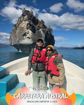 Sergio y María Angélica eligieron descubrir la Carretera Austral con nuestro Programa Experience, una ruta pensada para conocer algunos de los paisajes más impresionantes de la Patagonia chilena entre montañas, glaciares, bosques, fiordos y aguas de un color difícil de olvidar 🏔️✨Durante su viaje conocieron las famosas Capillas de Mármol, navegando por el Lago General Carrera hasta encontrarse con estas formaciones naturales esculpidas durante miles de años por el movimiento del agua. Un recorrido donde los tonos turquesa del lago y las paredes de mármol convierten cada rincón en una postal 💙🚤También recorrieron el Parque Nacional Queulat, adentrándose en uno de los paisajes más verdes de la Carretera Austral para contemplar el impresionante Ventisquero Colgante, un glaciar suspendido entre montañas y rodeado por la vegetación característica de la Patagonia 🌿🧊Otro de los momentos especiales fue disfrutar de las Termas Ensenada Pérez, una experiencia de descanso en medio de la naturaleza, donde las aguas termales se mezclan con el entorno de bosques, montañas y fiordos del sur de Chile ♨️🌲Y la aventura continuó con la navegación hacia Laguna San Rafael, atravesando canales y paisajes patagónicos hasta acercarse a uno de los glaciares más impresionantes de la región de Aysén, en una jornada donde el hielo, el mar y la inmensidad de la Patagonia son protagonistas 🚢❄️Viajar por la Carretera Austral es descubrir que cada tramo tiene algo diferente: lagos, glaciares, bosques, termas y caminos que invitan a disfrutar el viaje tanto como cada destino.Gracias Sergio y María Angélica por confiar en El Raco Experience para acompañarlos en esta experiencia por la Patagonia chilena 🫶🏻❤️#CarreteraAustral #CapillasDeMarmol #LagunaSanRafael #ParqueNacionalQueulat #Chile